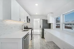 14 Morton St, Brentwood, NY 11717 - Photo 5