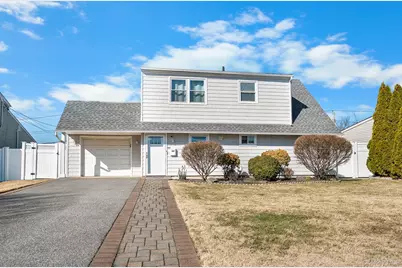 48 Daffodil Lane, Wantagh, NY 11793 - Photo 3