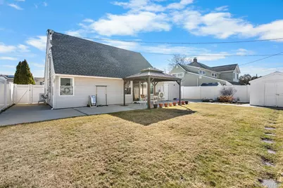 48 Daffodil Lane, Wantagh, NY 11793 - Photo 23