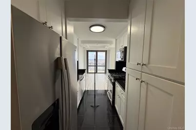 11201 Queens Boulevard #18B, Forest Hills, NY 11375 - Photo 11