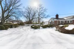 851 Hemlock St, Franklin Square, NY 11010 - Photo 25