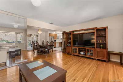 851 Hemlock Street, Franklin Square, NY 11010 - Photo 5