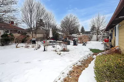 48 Pine Street, Hicksville, NY 11801 - Photo 25