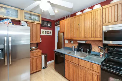 48 Pine Street, Hicksville, NY 11801 - Photo 17