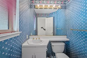 302 Pondside Dr, White Plains, NY 10607 - Photo 21