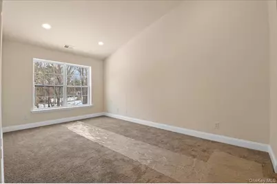 4 Steven Circle #4, Dix Hills, NY 11746 - Photo 13