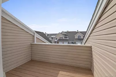 4 Steven Circle #4, Dix Hills, NY 11746 - Photo 23
