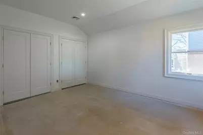 1070 Maple Lane, New Hyde Park, NY 11040 - Photo 19