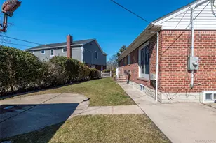 1070 Maple Ln, New Hyde Park, NY 11040 - Photo 5