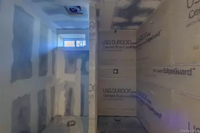 1070 Maple Lane, New Hyde Park, NY 11040 - Photo 29