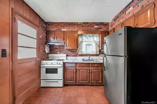 189 Ontario Ave, Massapequa, NY 11758 - Photo 5