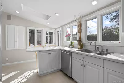 206 Knollwood Avenue, Mamaroneck, NY 10543 - Photo 13