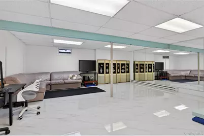 109 Glen Way, Syosset, NY 11791 - Photo 17