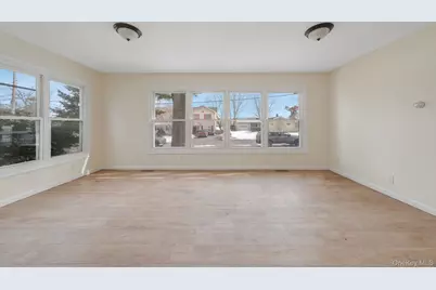 22 Overbrook Street, Riverhead, NY 11901 - Photo 7