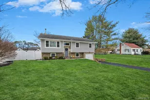 39 Joseph Pl, Nesconset, NY 11767 - Photo 3