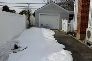 [Address not provided], Levittown, NY 11756 - Photo 15