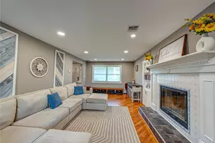 9 Donna Pl, East Islip, NY 11730 - Photo 9