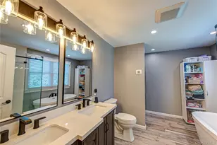 9 Donna Pl, East Islip, NY 11730 - Photo 25