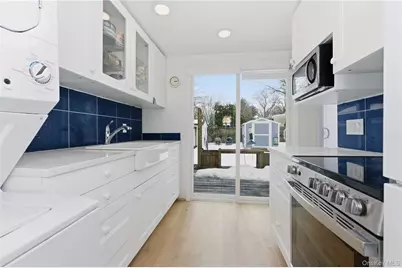 20 Bristol Street, Huntington, NY 11743 - Photo 7