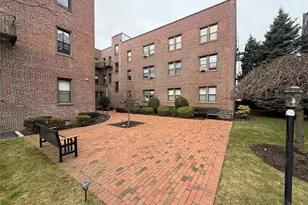 222 7th St, Garden City, NY 11530 - Photo 3