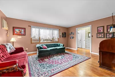 6 Gateway Street, Bethpage, NY 11714 - Photo 7