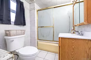 36 Hudson Ave, Valley Stream, NY 11580 - Photo 17