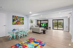 5 University Pl, Great Neck, NY 11020 - Photo 11