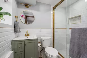 5 University Pl, Great Neck, NY 11020 - Photo 13