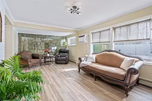 68 Summer Ln, Hicksville, NY 11801 - Photo 9