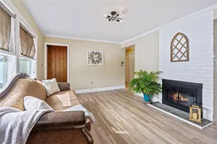 68 Summer Ln, Hicksville, NY 11801 - Photo 7