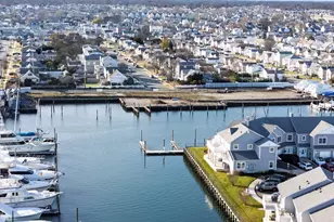 54 Ocean Watch Ct, Freeport, NY 11520 - Photo 23