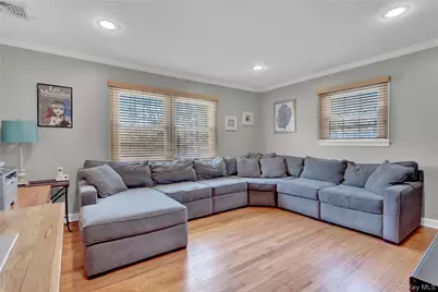 8 Noel Place, Smithtown, NY 11787 - Photo 15