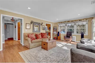 8 Noel Place, Smithtown, NY 11787 - Photo 13