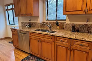 10 Evan Ct, Nanuet, NY 10954 - Photo 3