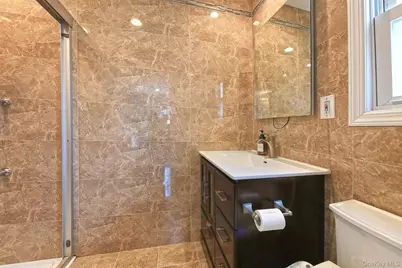 2 Cherrywood Lane, Port Washington, NY 11050 - Photo 17