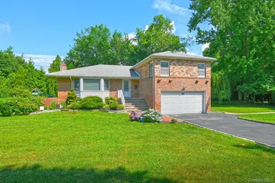 2 Cherrywood Lane, Port Washington, NY 11050 - Photo 1