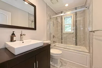 2 Cherrywood Lane, Port Washington, NY 11050 - Photo 19