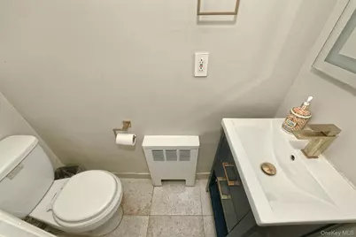 2 Cherrywood Lane, Port Washington, NY 11050 - Photo 13