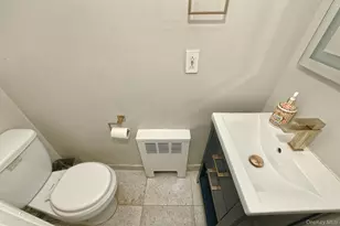 2 Cherrywood Ln, Port Washington, NY 11050 - Photo 13