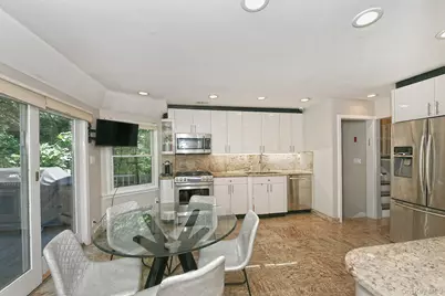 2 Cherrywood Lane, Port Washington, NY 11050 - Photo 9