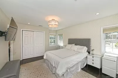 2 Cherrywood Lane, Port Washington, NY 11050 - Photo 15