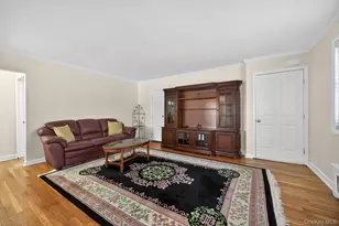 63-16 252nd St, Little Neck, NY 11362 - Photo 7