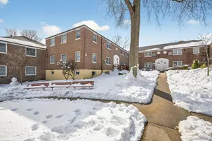 63-16 252nd St, Little Neck, NY 11362 - Photo 3