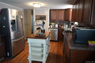 703-106 Fresh Pond Ave, Calverton, NY 11792 - Photo 5