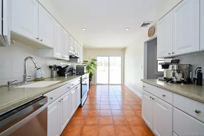 501 Johnson Avenue, Ronkonkoma, NY 11779 - Photo 5