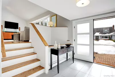 1 James Avenue, Port Washington, NY 11050 - Photo 3