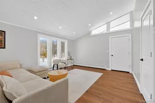 74 Roosevelt Rd, Hyde Park, NY 12538 - Photo 5