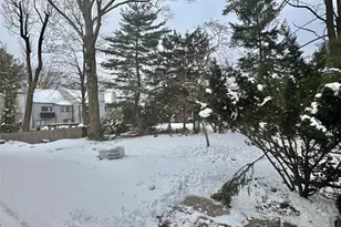 32 A Berkshire Rd, Great Neck, NY 11023 - Photo 15