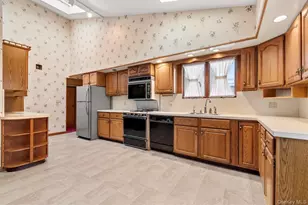 181 Sycamore Ave, Bethpage, NY 11714 - Photo 15