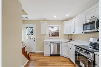 31 Walnut Avenue, Patchogue, NY 11772 - Photo 3